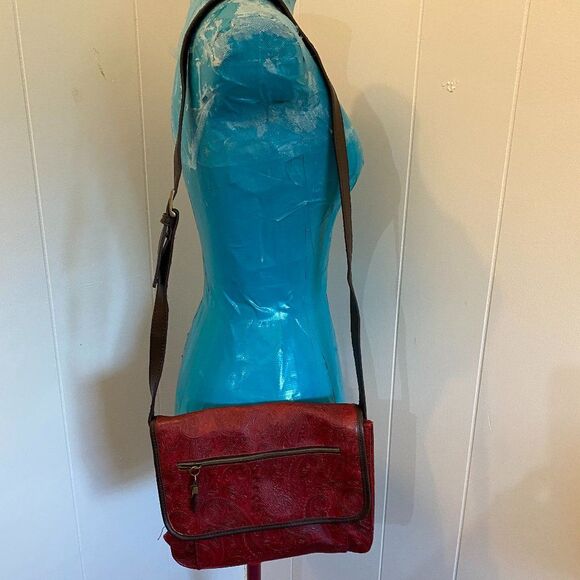 Relic Red Leather Tooled Embossed Paisley Western Style Purse - Picture 1 of 7
